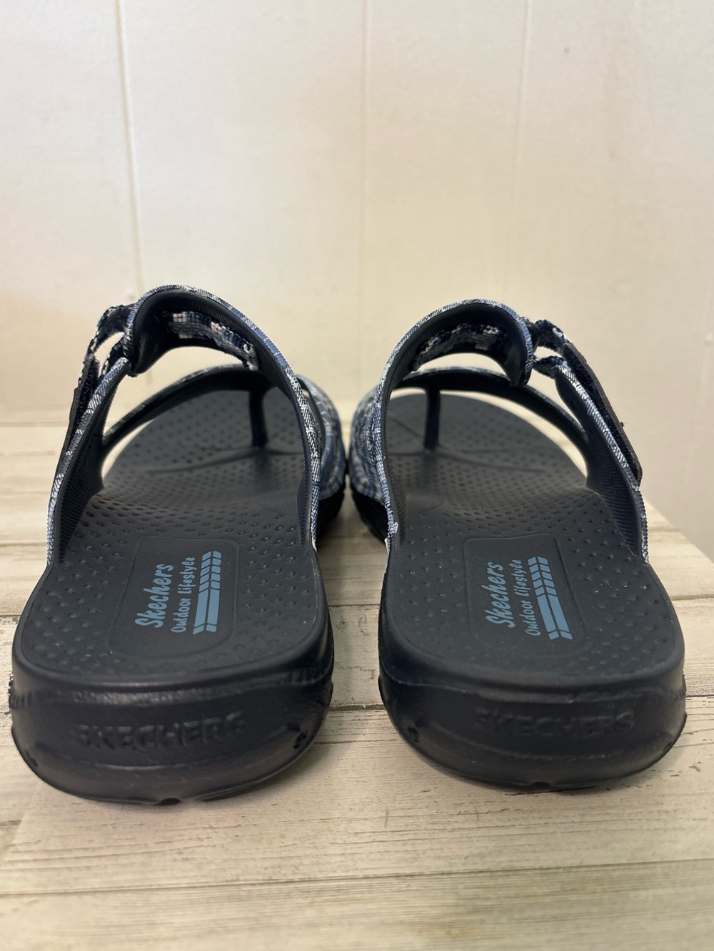 NWOT Skechers Foamies EVA Navy Plaid Water-Resistant Sandals Women’s Size 8 - Picture 4 of 8